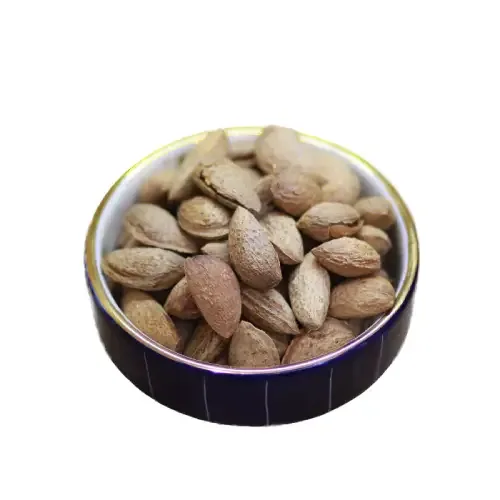 بادام کاغذی خام با کیفیت عالی برای استفاده در دسرها و آجیل.